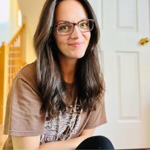 Meet your Posher, Larissa